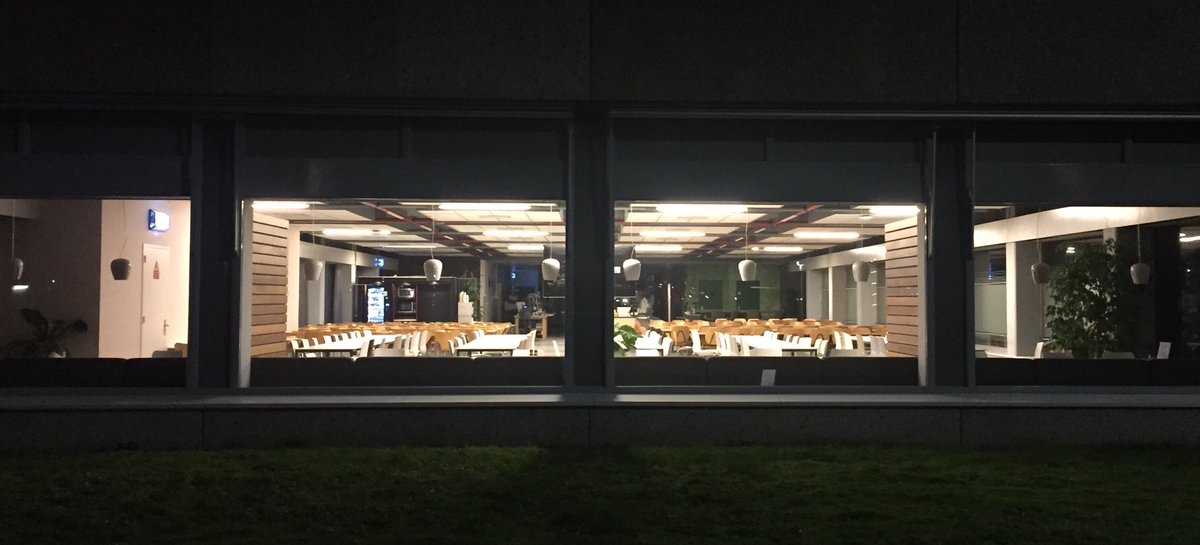 Kantine bij nacht. #elkedageenwandeling