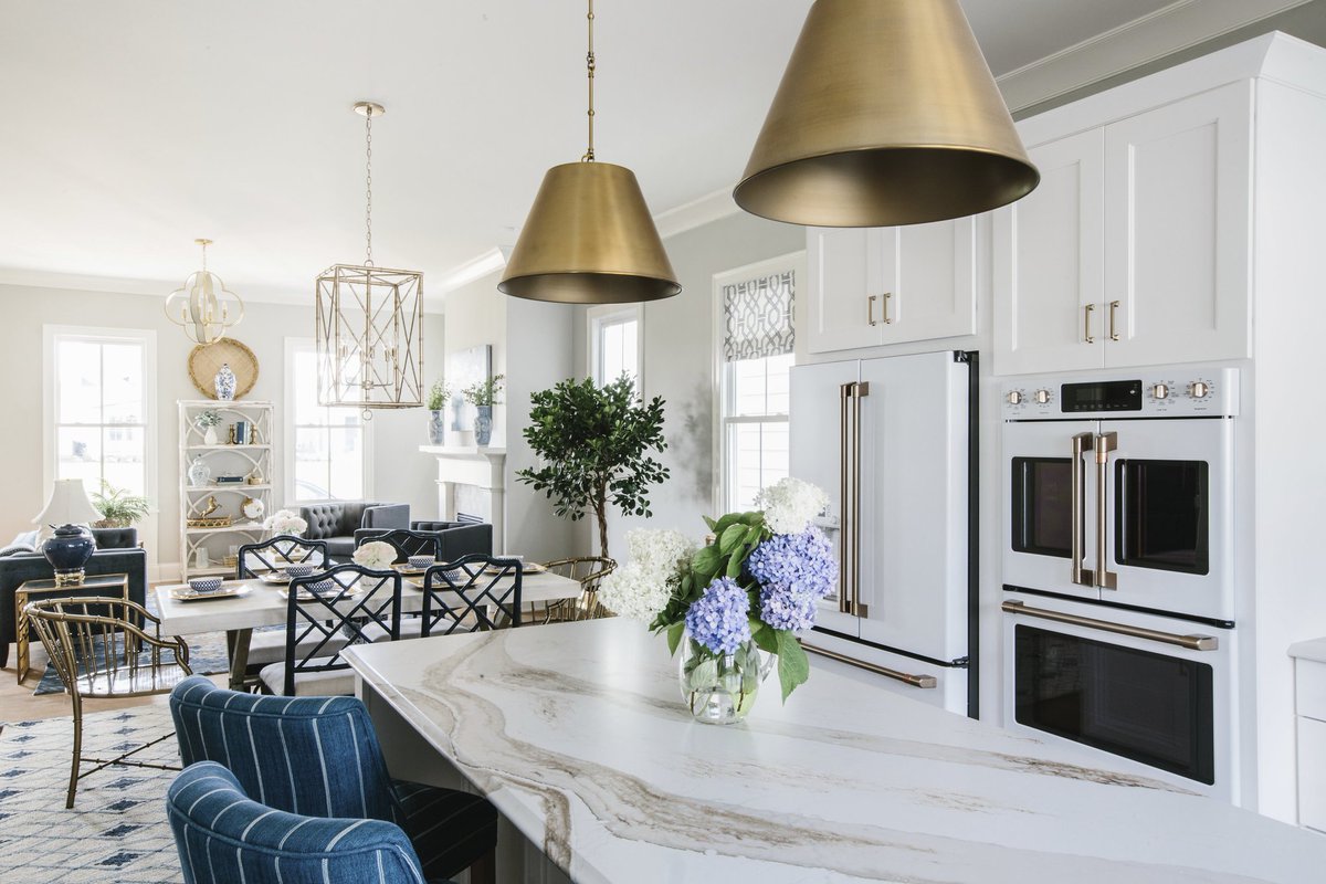 KBIS's tweet image. Brushed copper, bronze, black and stainless. The Matte Collection by Café, gives homeowners a chance to customize their appliances with removable hardware. 

See the collection in @GEAppliancesCo booth (C5819) at #KBIS2019.

#DistinctByDesign #Sponsored