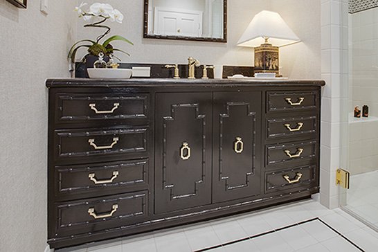 ArchitextureH's tweet photo. Custom-built #bathroom vanity for an organized master bath space. #organization #bathroomdesign #bathroomdecor #woodwork #hardwood https://t.co/HZNLiNTtBG