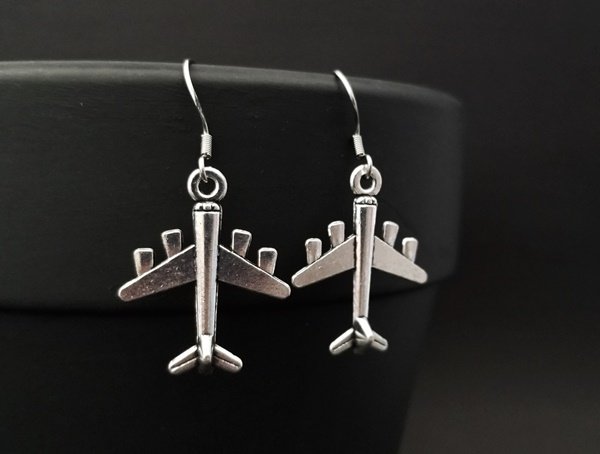 CastawayCoveDec's tweet photo. A pair of airplane earrings, visit my shop for more!

https://t.co/Fe2Hq2buWW

#airplane #airplaneearrings #airplanegift #silverearrings #themonkeycharmer #etsy #etsyshop #gift #giftidea #jewelry #earrings https://t.co/KpzZZSTJLw