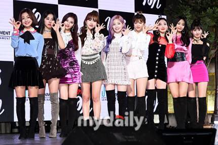 KpopBobby's tweet photo. TWICE 4月にカムバックへ

ミュージックビデオの撮影も、先週の土曜日(16日)に終了しており、”YES or YES”以来5ヶ月ぶりにカムバックする予定。

🔗 https://t.co/X8rCv7MUcA https://t.co/8hTZn31W2l