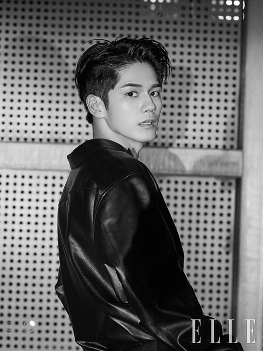 savenews_ong's tweet photo. 옹성우 "긍정적인 마인드 유지하려고 노력" [화보] https://t.co/h4U9grkKg7 #옹성우 #워너원 #OngSeongWu #WANNAONE #열여덟의순간 #최준우 #준우 https://t.co/Qo5QgMQ8Jv