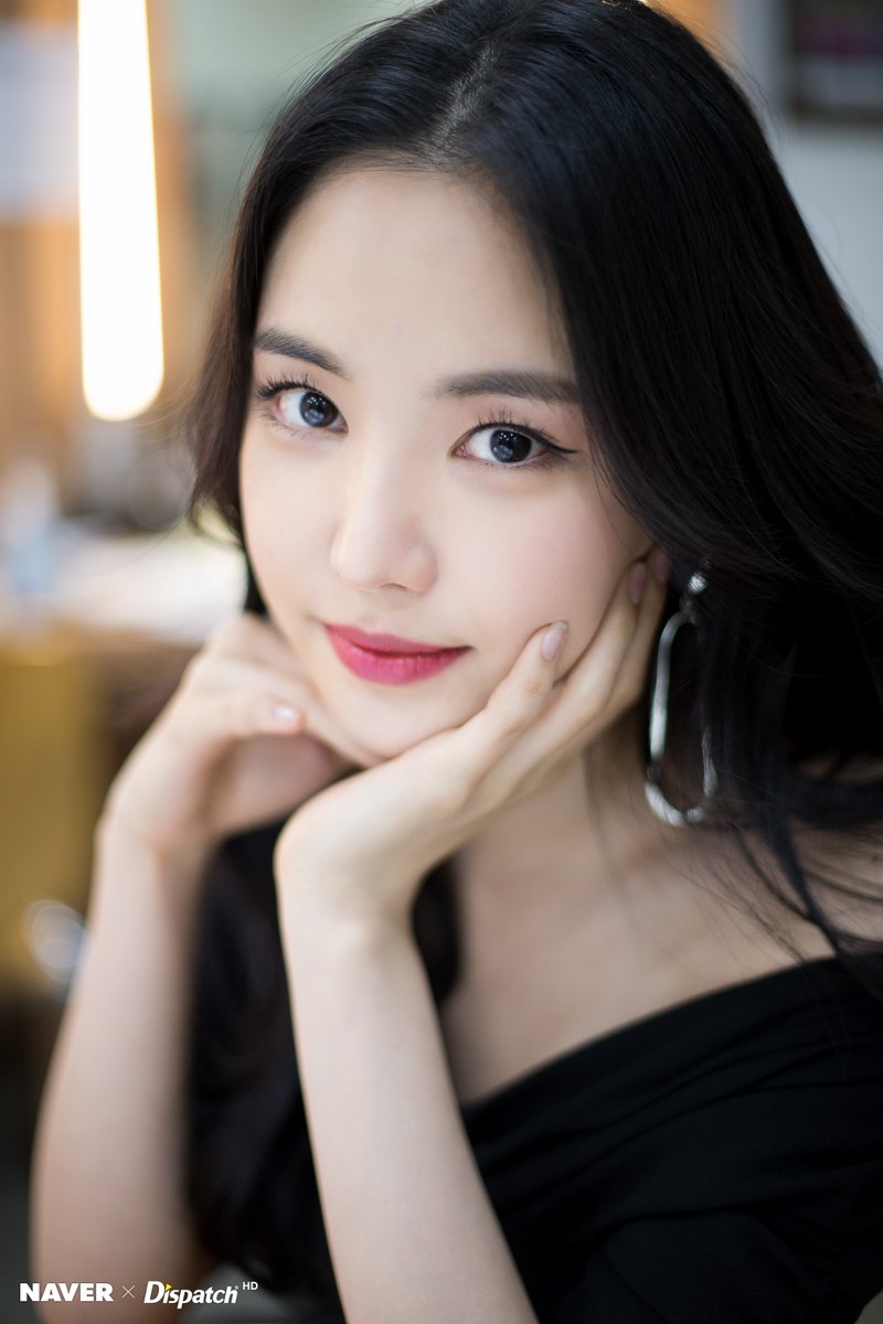 Kpopping Apink S Naeun Fanmeeting The Naeun Day Photoshoot By Naver X Dispatch T Co Jzbxxozeue