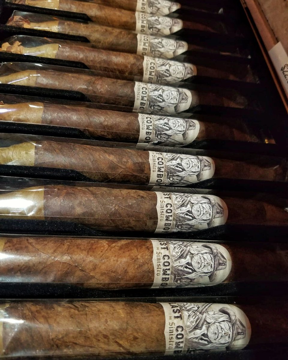 It's Sunday!
MARIANO GONZALEZ
February 17, 2019 | 8:30PM
#LiveMusicLV 
.
.
.
 #lasvegaslocals #vegaslounge #vegasbar #bestofvegas  #southernnevada #nevadalife #cigarsandwhiskey  #luxury #cigaroftheday #cigarboss  #enjoysmokes #lacasacigars  #downtownsummerlin #dtsummerlin