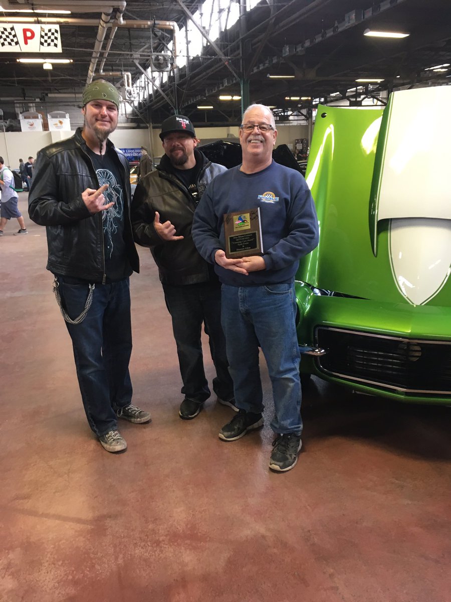 Ronnie hanging out with Ryan and Shannon from Counting Cars with the award they gave him