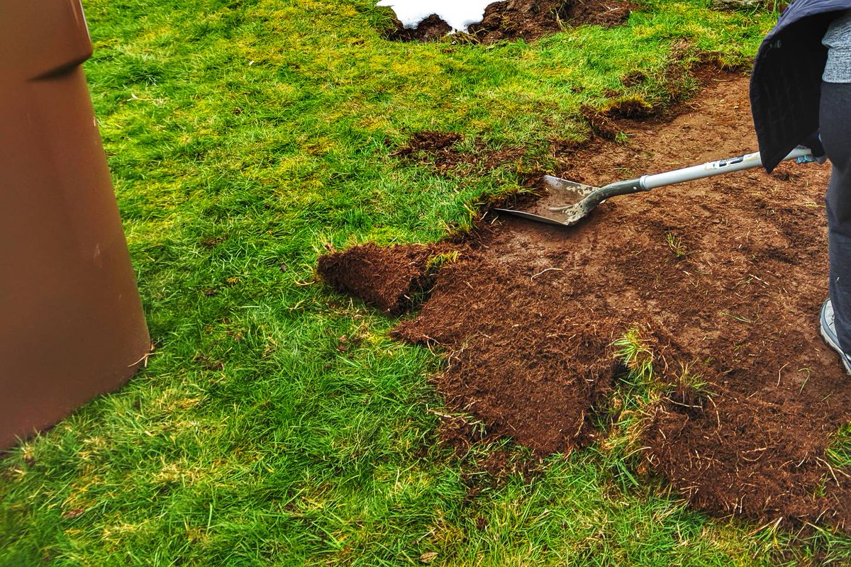 RevoAgCo's tweet photo. #SundayNotSoFunDay 😁 Leveling the spot for #Farmlet one. Anyone that says #bootstrapping is #easy is lying to you. LOL! #startup #startuplife https://t.co/JamxjaLLuG