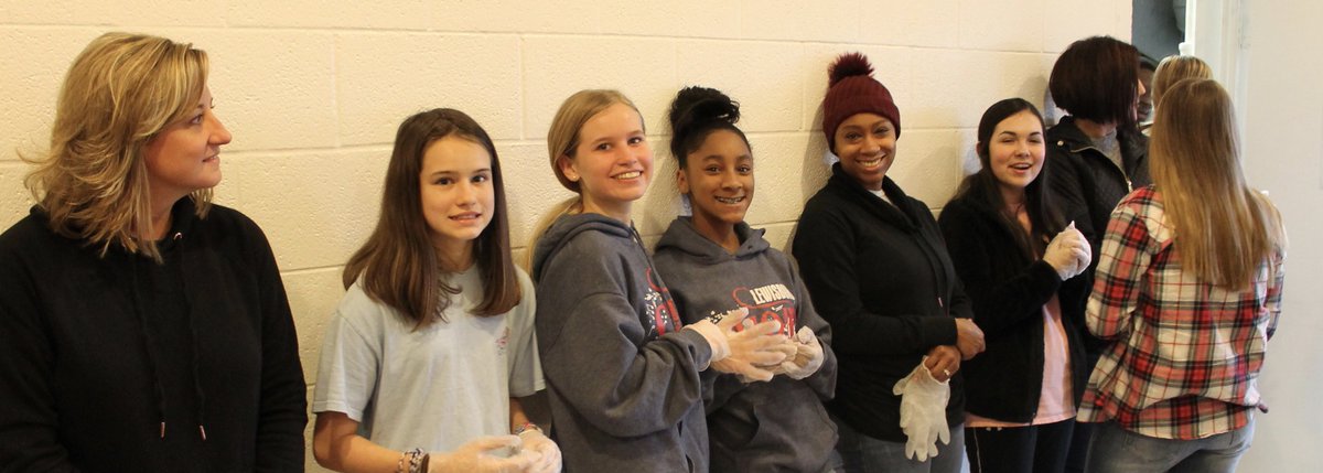 LMSSingers's tweet photo. LMS Choir was glad to serve the men at the Memphis Mission this evening. Thanks to all who came out and served. #serve #teamdcs #lmspatriots #lmspats https://t.co/xtN776tc0g https://t.co/vEur8BmShE