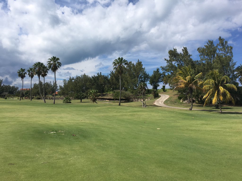 Bsutton0625's tweet photo. So happy to be out of the snow 😊 The golf the company and the weather are all amazing! https://t.co/eY5UJgiWVo