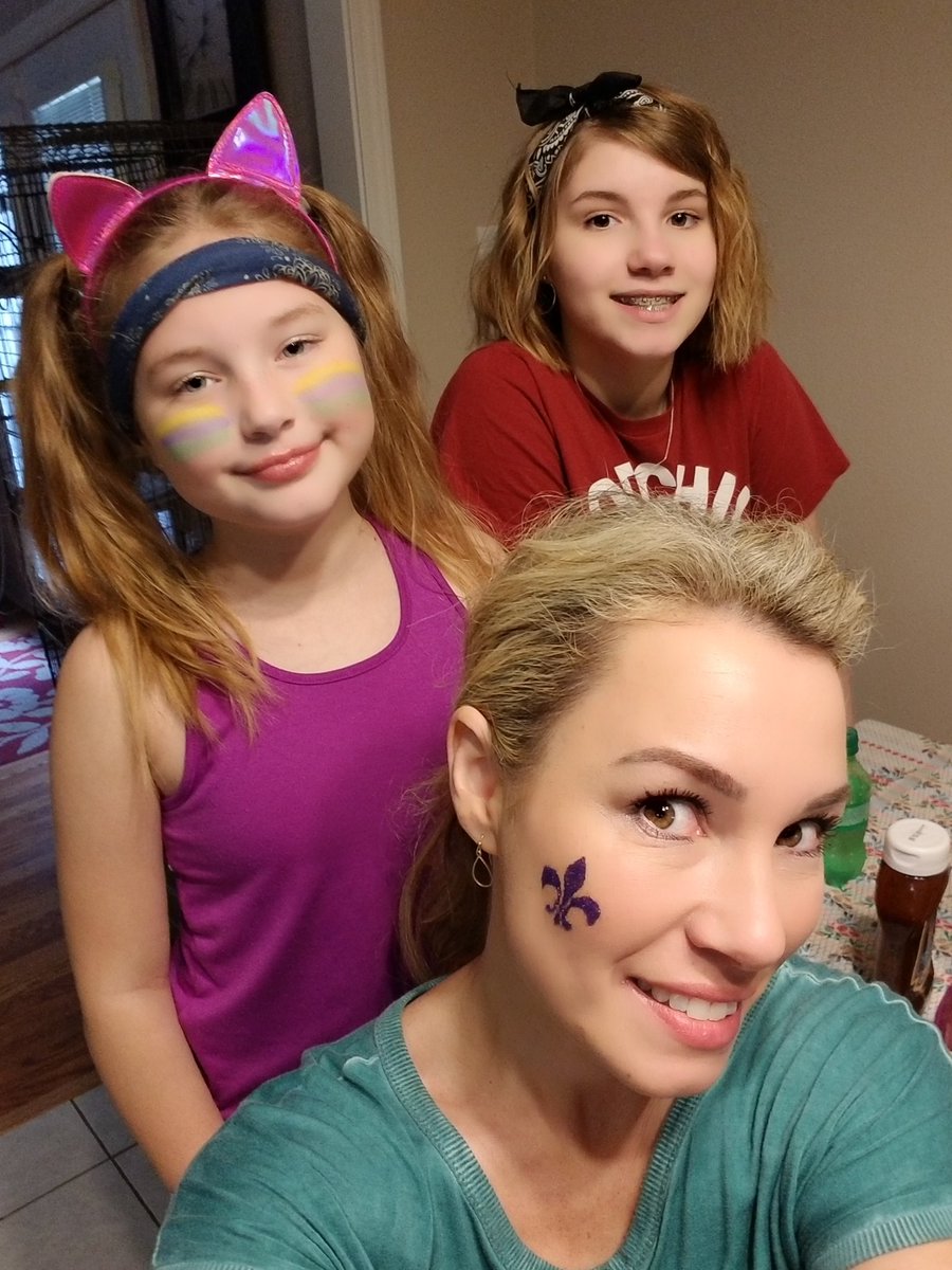 beerunning's tweet photo. Happy Mardi Gras Season Y'all! #FirstParade2019 #MyGirls https://t.co/9gjtu5mdB8