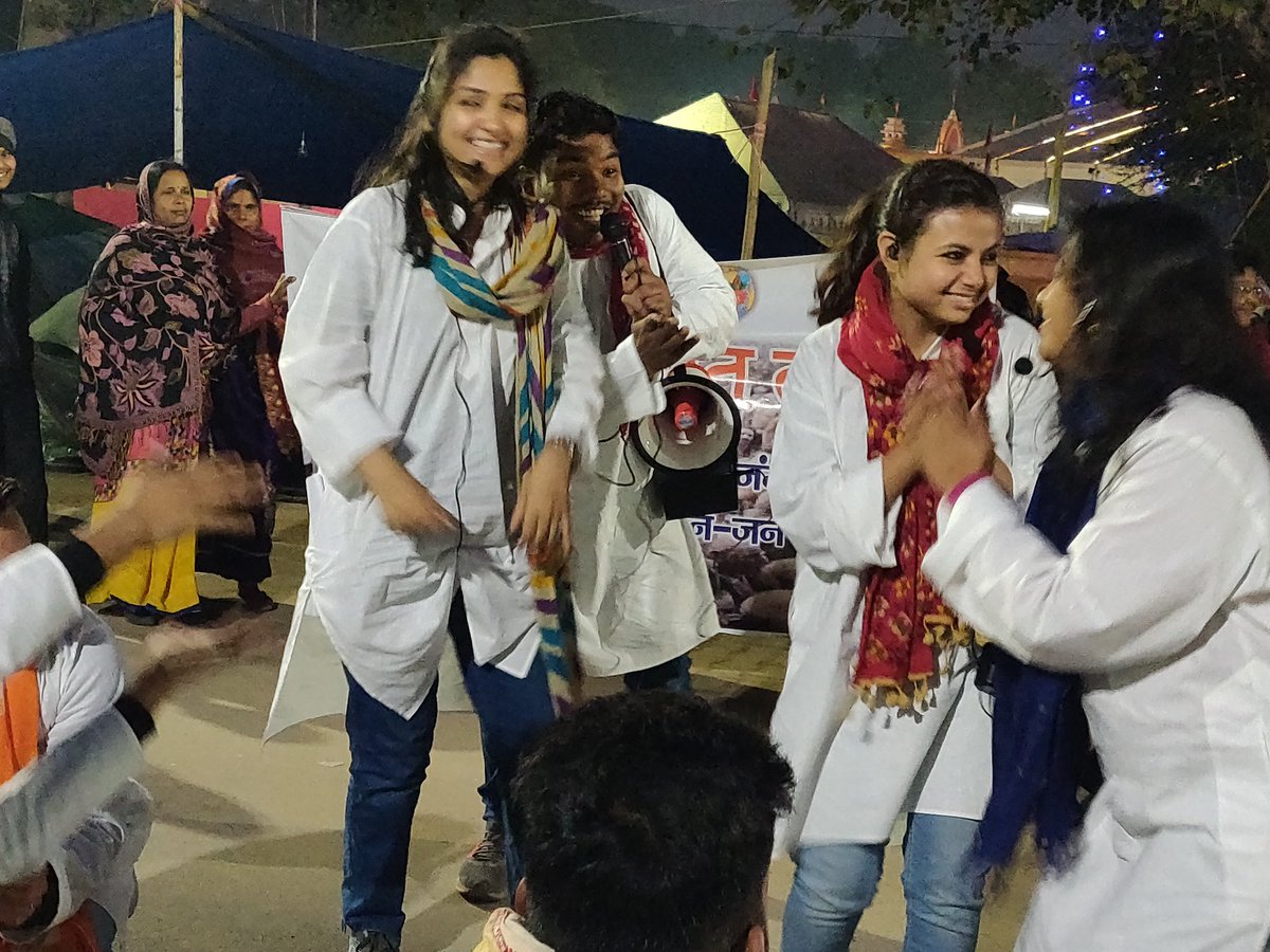 PoshanSpn's tweet photo. A few glimpses of @SPreraks performing the #streetplay #marathon
To spread the message of #nutrition 

#Morningmotivation
#SuposhitKumbh 

@PoshanAbhiyaan 
@PFatehpur 
@POSHANGhaziabad 
@MainpuriPoshit 
@AuraiyaPoshan 
@NNM_Etah https://t.co/1ghgQcidux
