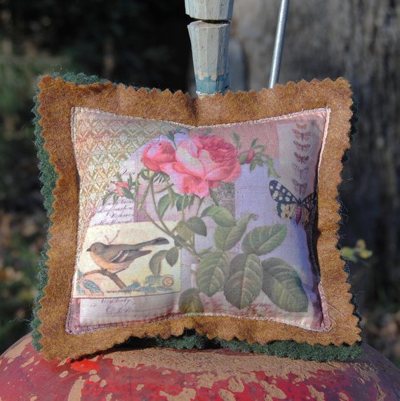 Rescuedoffering's tweet photo. Pin Cushion - Birds https://t.co/3Q3J3nmf9f via @EtsySocial #Specialtoo #etsyspecialt #pincushion #birdsand https://t.co/7b461PjF1j