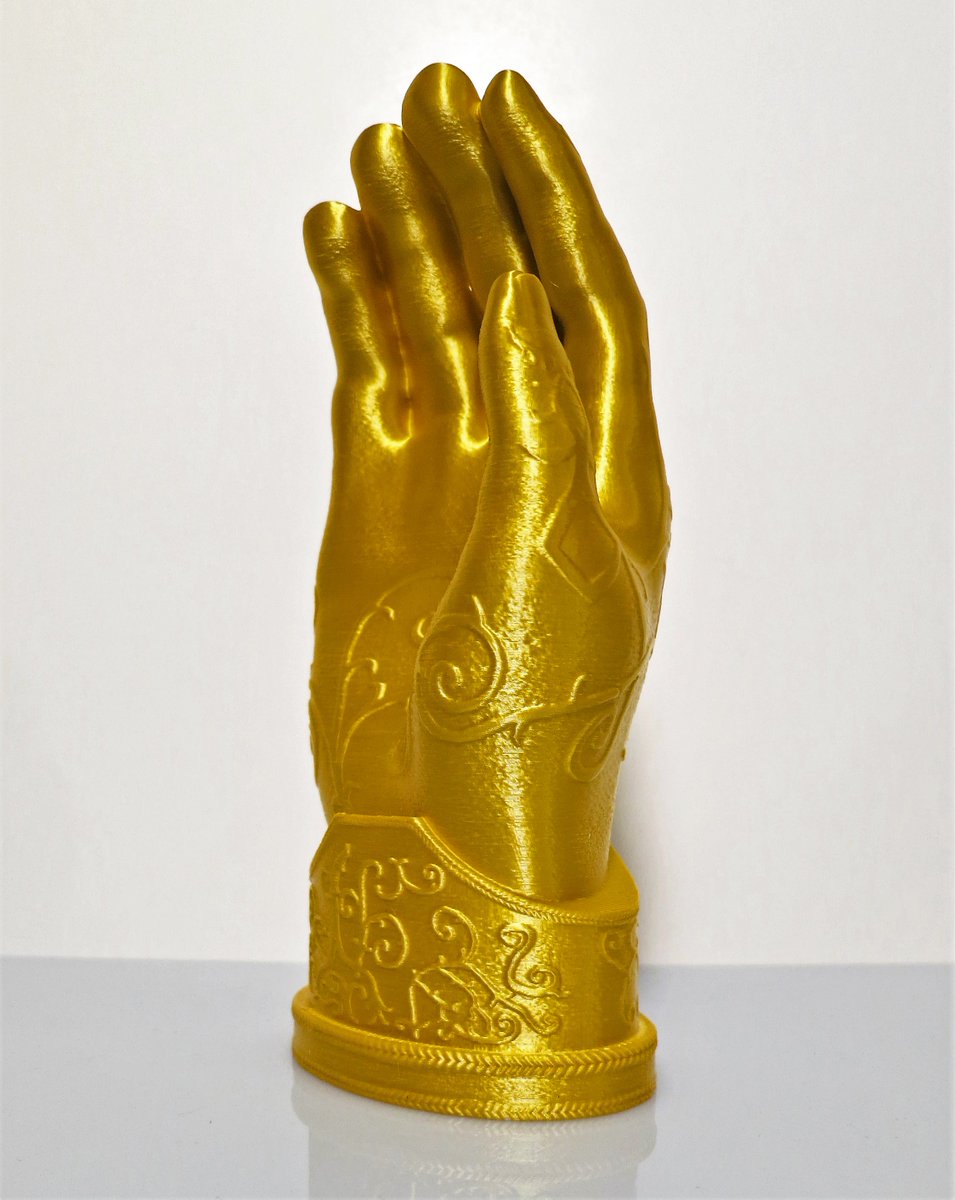 The golden hand of <a href="/nikolajcw/">Nikolaj CosterWaldau</a>, Jaime Lannister, the kingslayer. Printed in <a href="/AIORobotics/">AIO Robotics</a> Silk Gold at .16mm layer height on the <a href="/E3DOnline/">E3D</a> V6 <a href="/Creality3dprint/">Creality Official Store #creality3d</a> Ender 3. Model by <a href="/fotismint/">Fotis Mint Studios</a> available on <a href="/MyMiniFactory/">MyMiniFactory</a>. #GameOfThrones #ForTheThrone