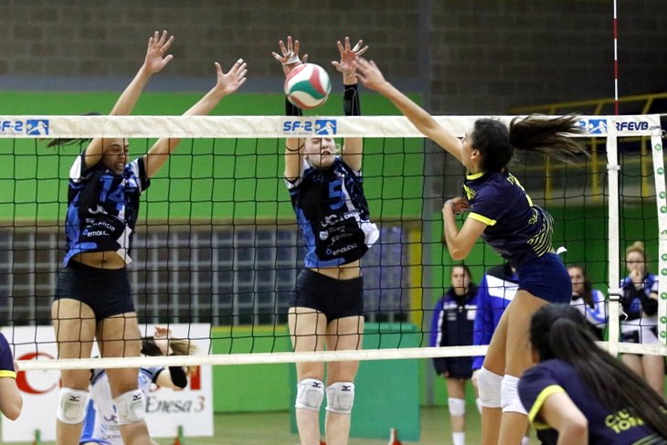 CVZalaeta's tweet photo. Crónica #FGVB: https://t.co/08DtelBXqK “O ZALAETA VENCE NA CANCHA DO LÍDER E POSTÚLASE PARA O ASCENSO”
El @CVZalaeta mantiene las opciones de meterse en la Fase de Ascenso tras ganar al líder de la SF2,, el Torrelavega, a domicilio por 1-3.
#SomosVoleibol @VoleiGalego #Acoruna https://t.co/4bdxgJIEOc