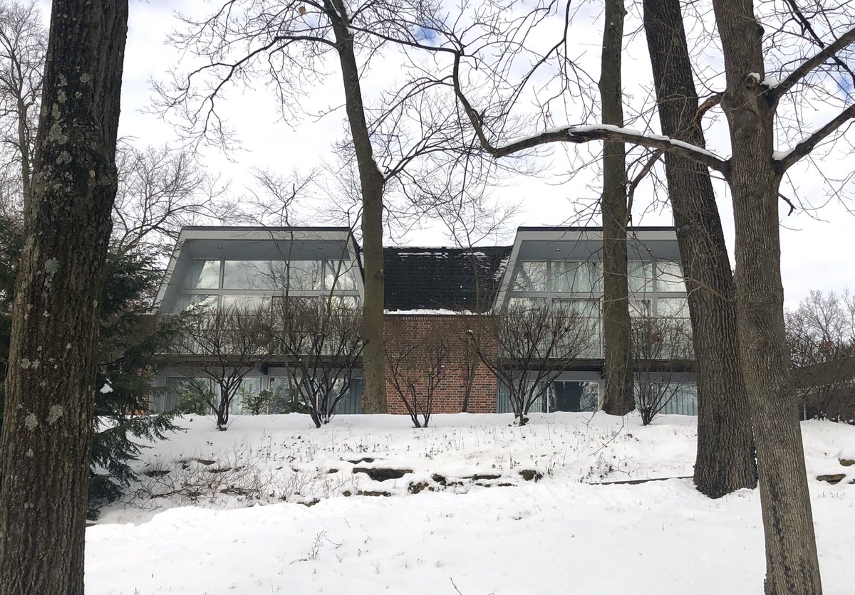 The last confirmed Van Fossen house I saw is this 1966 masterpiece in Upper Arlington, which is actually next door to Byron Ireland’s house we saw earlier.