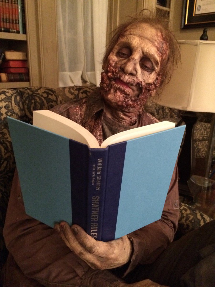 #TheWalkingDead TONIGHT!
Well-read Walker #BehindTheScenes 2014