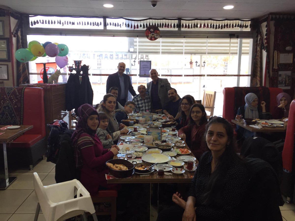 Güven hastanesi Yön Krl Baş Dr Salih Özgökçe ve Misafirleri Van Kahvaltısı ile Ağırlandı Bak Hele Bak Yusuf Konak <a href="/FarizGl/">Fariz Gül</a> <a href="/Erkanceylanvan/">erkan ceylan</a> <a href="/albaymustafa065/">𝕸𝖚𝖘𝖙𝖆𝖋𝖆 𝕭𝖎𝖓𝖌ö𝖑</a> <a href="/KoNaK_BeY/">İbrahim KonaK</a>