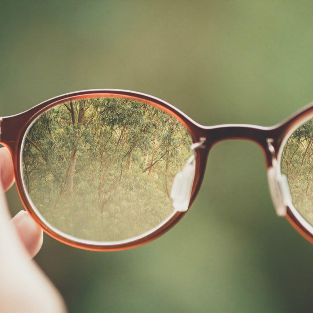 HelloDorking's tweet photo. #ThinkBIGShopLocal: Use your @loyalfreeapp at @VisionExpress and get 1/2 price on any 2nd pair of glasses. Seems clear to us - it's a great deal! #ExploreDorking #ShopLocal https://t.co/TzlIl32duf