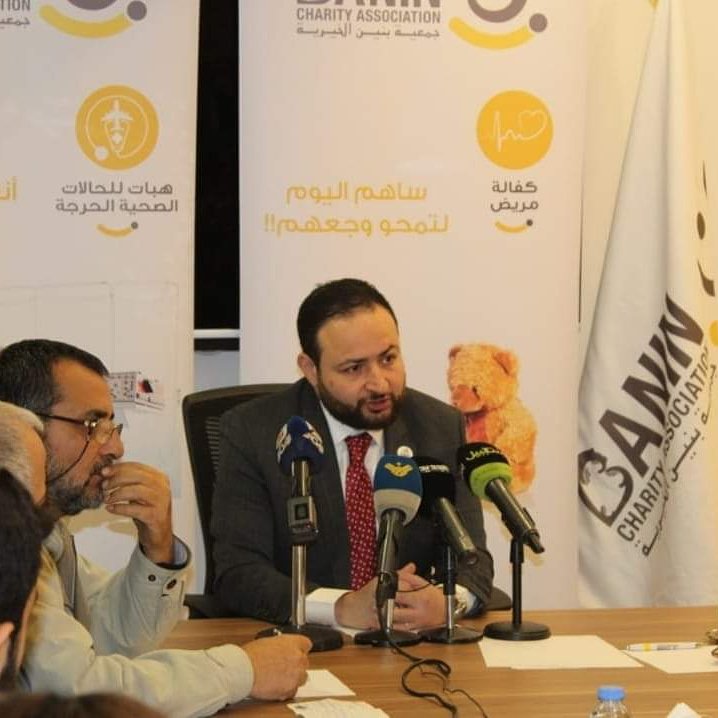 Banin_lb's tweet photo. اكتمال مبلغ 240000$ , و نهار الأحد الى تركيا... 

اعلن رئيس جمعية بنين الخيرية محمد مختار بيضون عن انتصار "ثورة الحب" وذلك عبر اعلانه عن اكتمال مبلغ العمليتين 240 الف دولار اميركي للطفلة فاطمة مشيك خلال مؤتمر صحفي الذي عقده في مقر الرئيسي للجمعية في بيروت #Save_Fatima https://t.co/85wyRF32AD
