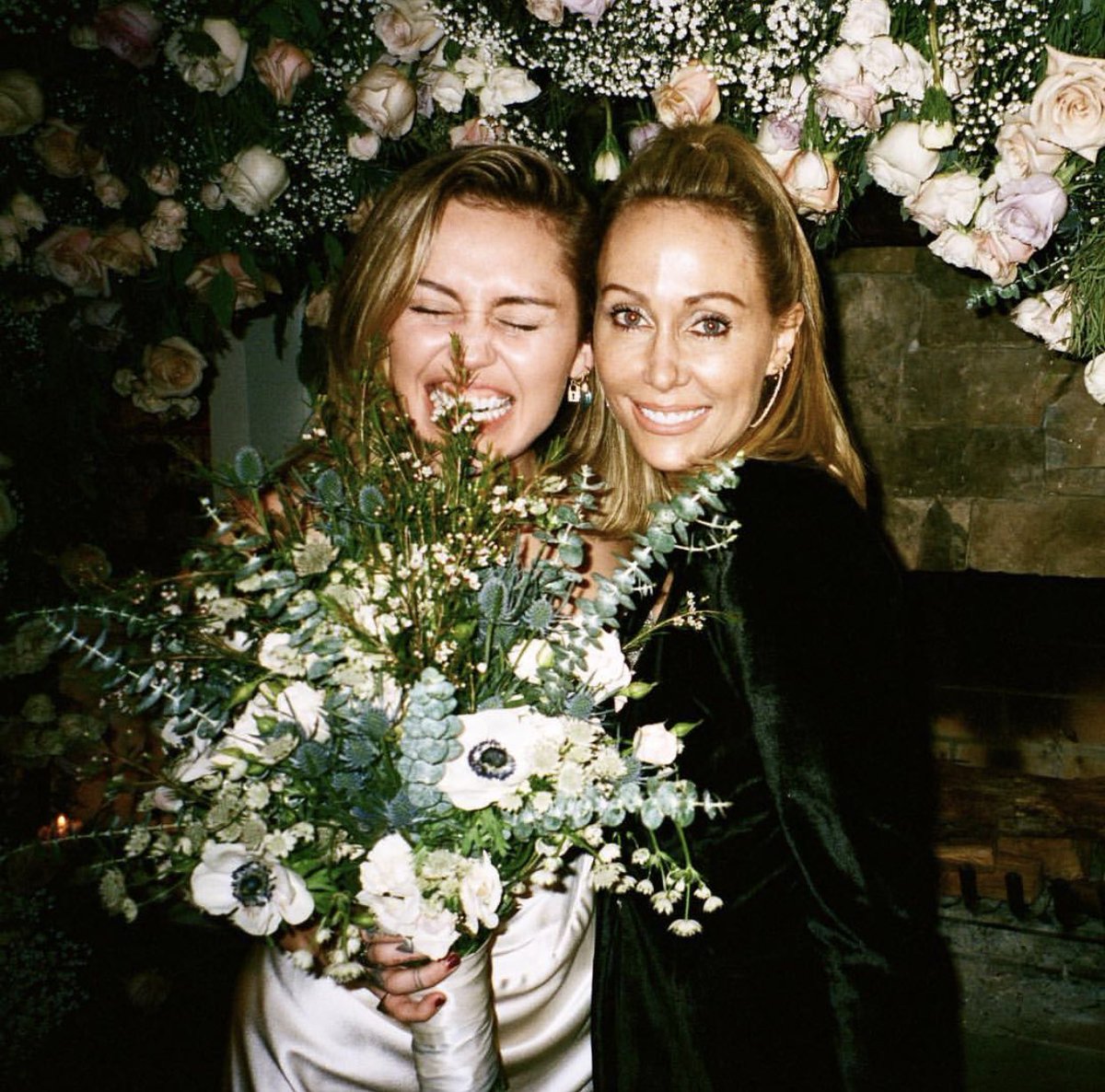 MileyCyrus's tweet photo. My mama told me this bouquet is for holding .... not eating .... or smoking..... or using as a “penis” but .... I did it anyway. Sorry mom. https://t.co/fQXotusa4z