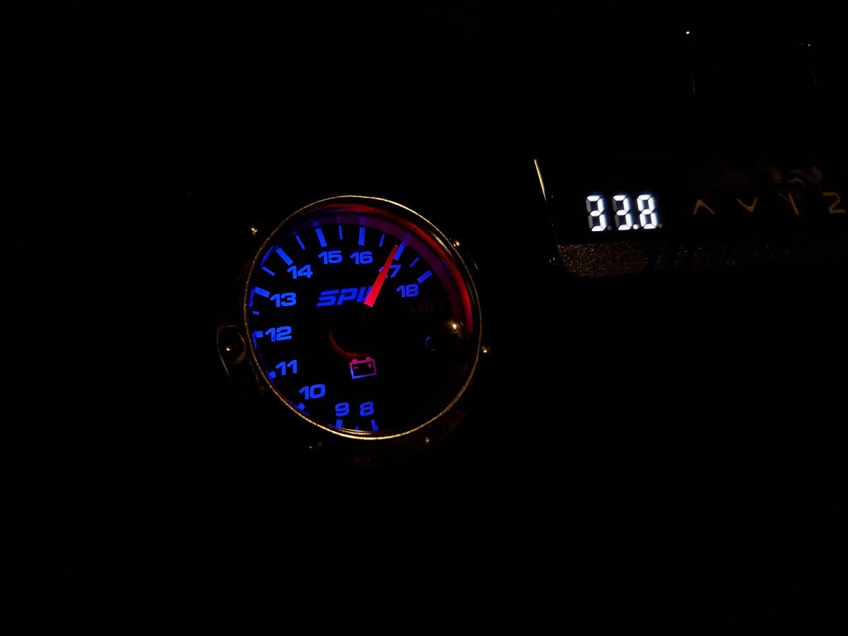 EnviousMods's tweet photo. The Volt gauge is installed in the Splitr DK05 dual PC desk mod!
#Splitr #DK05 #lianli https://t.co/Mg2CDMUGdQ