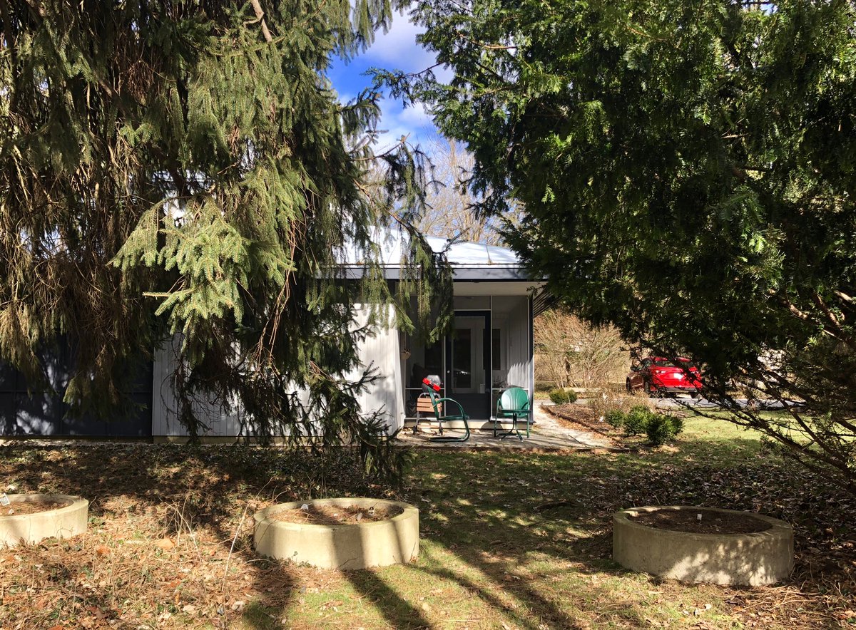 The last Zöelly house in Columbus was built in 1963 in the Old Beechwold Historic District. Caught some deer having lunch in the backyard