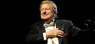 #Efemerides hoy 18 de febrero nacía hace 101 años (1918) en San Telmo el maestro #MarianoMores quien fue un artista inmenso como compositor y director de su inolvidable orquesta. q brilló muchas noches en el <a href="/FestBaradero/">Festival Baradero</a>. Falleció el 13-4-2016 a los 98 años @digianolopez