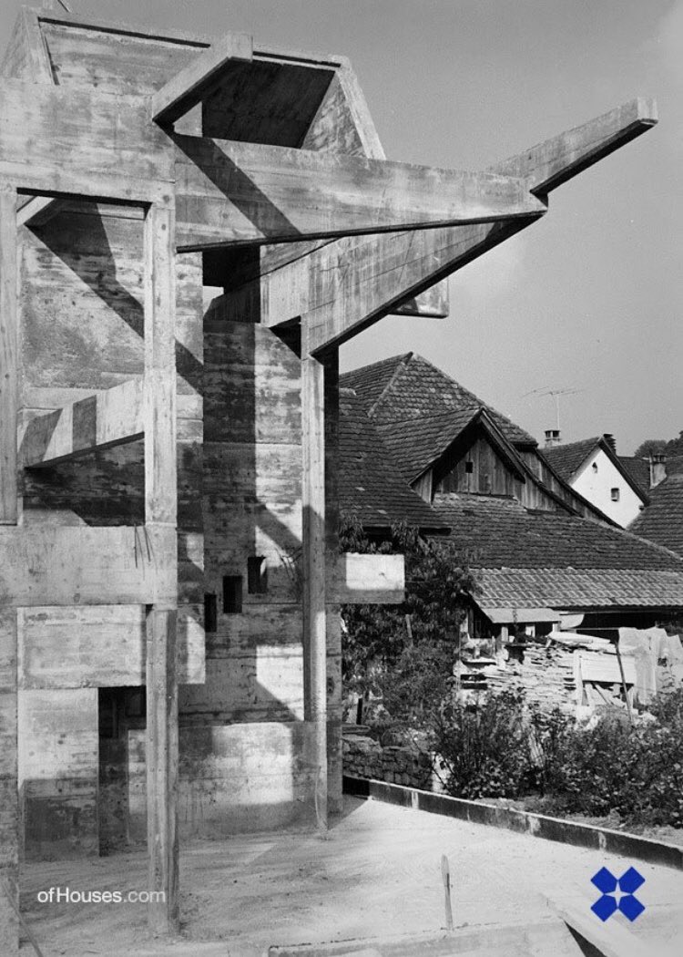 A year later he moved back home to Switzerland, and that’s when things started getting pretty wild—this is the 1964 House for Sculptor Peter Hächler, in Lenzburg, Switzerland (photos via  @OfHouses)