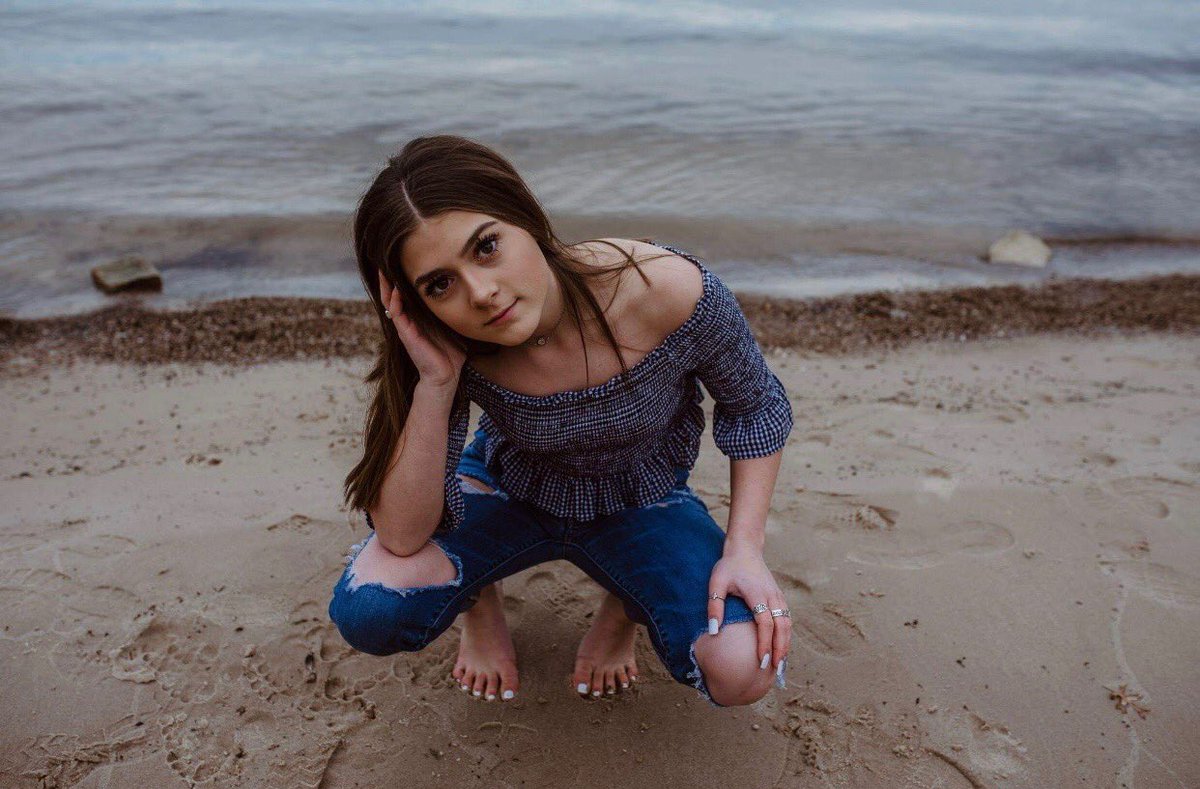 _anslei_'s tweet photo. photo shoots are officially my fav https://t.co/RdR5nS83H8