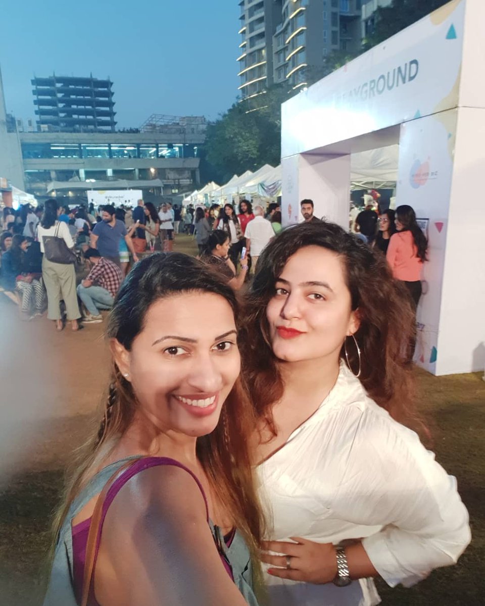 KaveaRChavali's tweet photo. #AboutLastNight 

At the @Style_Cracker night market...
Weekend vibes got strong over shopping,food,drinks &amp; friends....
Fab time with the sweetheart @tanyachopra08 💖

#stylecracker #nightmarket #fun #mumbai https://t.co/azLfWPaLSH