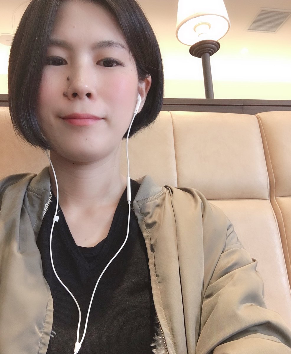 みゆき 子育て嫌いの子育て革命 Ar Twitter でさ どんな顔でいつも仕事やってるかって こんな普通ーの 美人でもブスでもない 中の中 みたいな顔でやってるよww みなさんのツイート見てはニヤニヤ ちなみに スノーの 加工は一番控えめなヤツねwww 二重あご 3