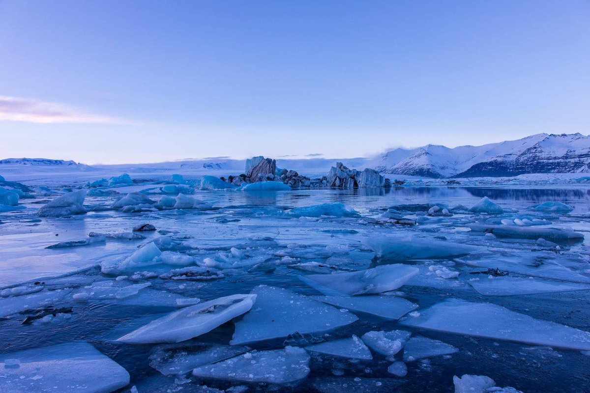 Blaue stunde in Island 🇮🇸 ich bin unterwegs mit der Canon Eos R #canoneosr #island #sigma2470