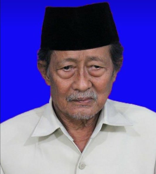 santrimenara's tweet photo. Innalilahi wa Inna ilaihi Raji'un.. bapak KH. Mahmudi (Masyayikh Madrasah TBS)) wafat  jam 12 siang.
pemakamannya Nanti malam jam 19.30 ( ba'da isya' ) di Besito Gebog Kudus

semoga diampuni segala dosanya.. Amin

#santrimenara #santri #tbsberduka #tbs #kai #Kudus #harlahtbs93 https://t.co/Wo1kwwrYR7