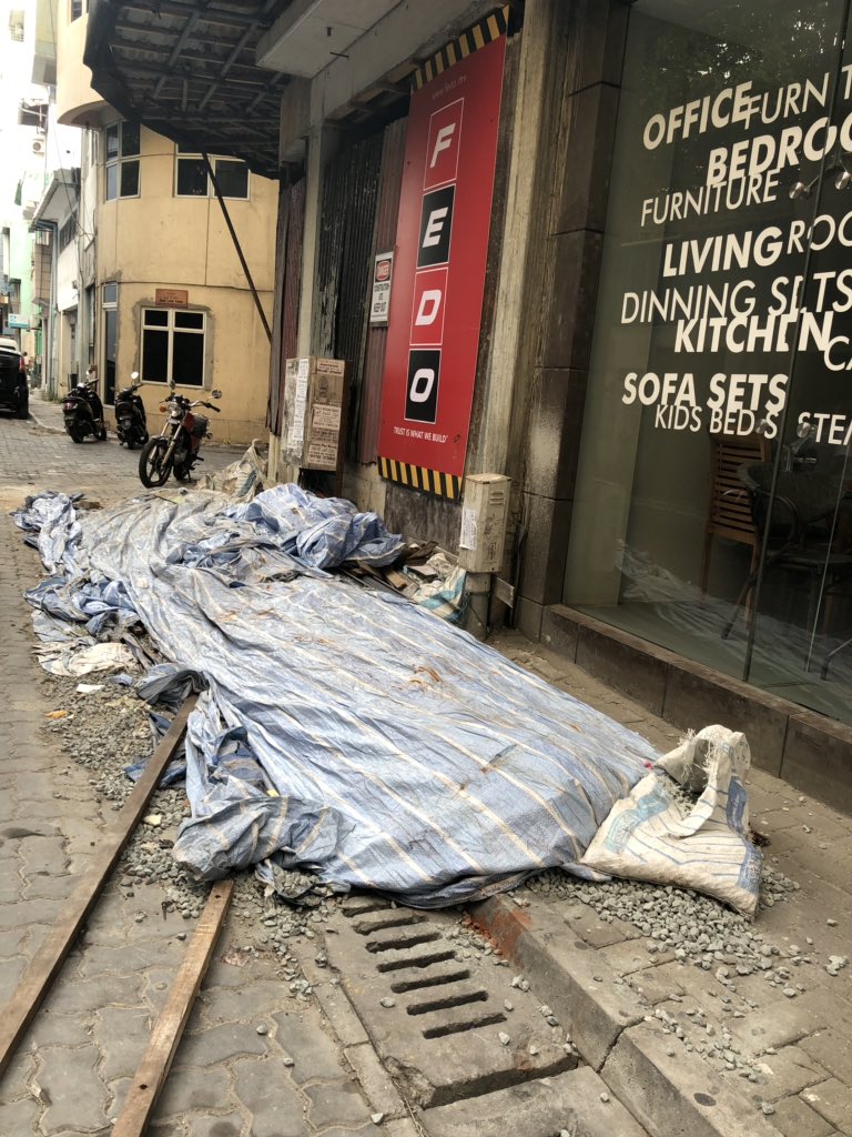 Pavement storage akah hadhaigen mi dhagandu thah mithaa hunna thaa kithanme dhuvaheh vehjje. Mi kamah hahleh ehba beynunvey. Mee Haveeree Hingumuga hunna Jazz Cafe kurimathi. @PoliceMv @MaleCitymv @etna295