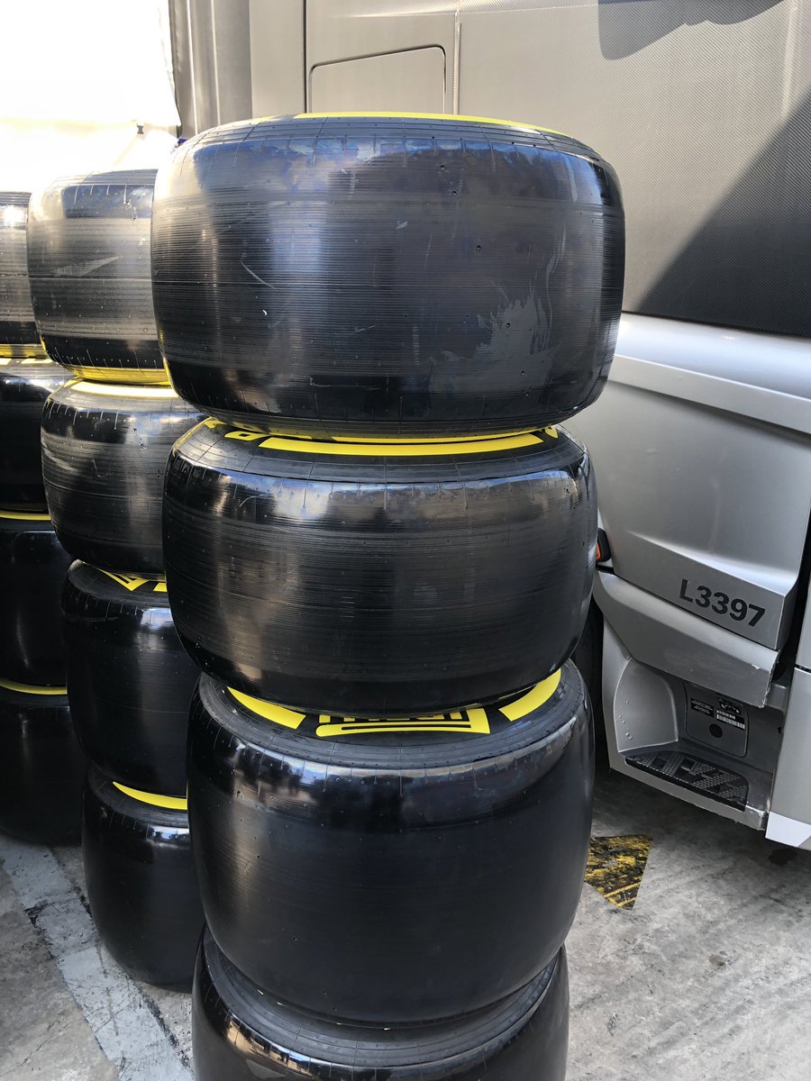 You might have noticed that our tyres have a more shiny look to them this year. This is because we are using chrome moulds for the first time in #F1 (we’ve tried them before in #F2). There’s no effect on performance, but they look nice, don’t they?! #Fit4F1 @F1