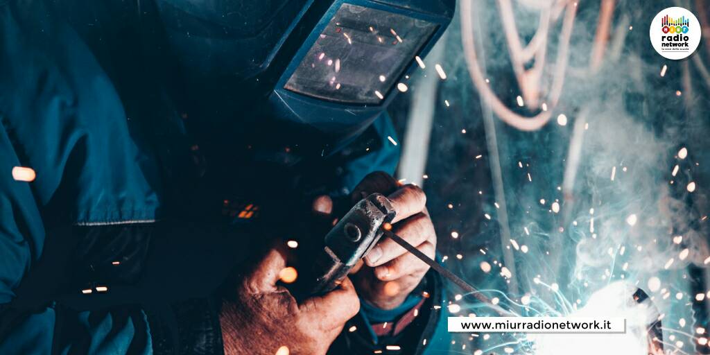 In che maniera influiscono le nuove tecnologie sul mondo del #lavoro? Cambieranno le competenze richieste? E come potrebbe l'#università preparare i futuri professionisti? 🖥🔧

Ne parliamo alle 14:30 🕝 su miurradionetwork.it
Intanto diteci la vostra!