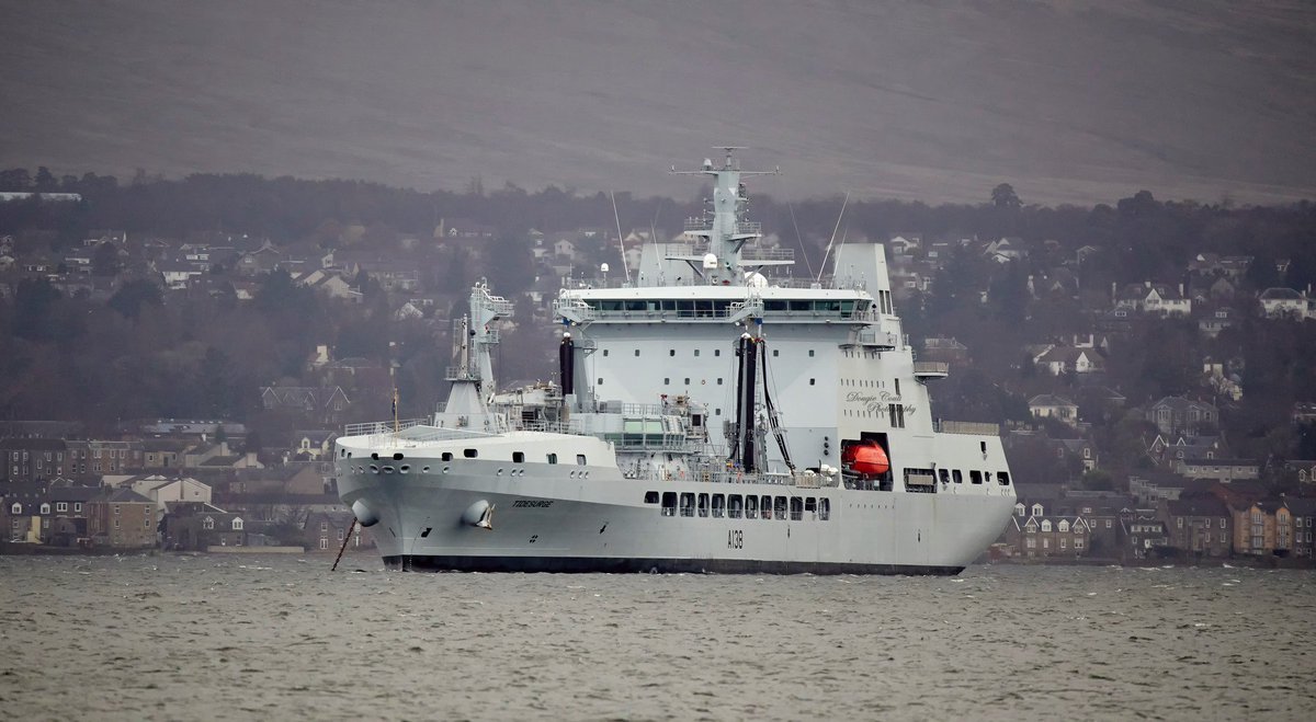 DougieCoullPix's tweet photo. Few more images of RFA Tidesurge off Greenock today.
  
#rfa #royalnavy #shipsinpics #shipping #navy https://t.co/0WKR8MzFNX
