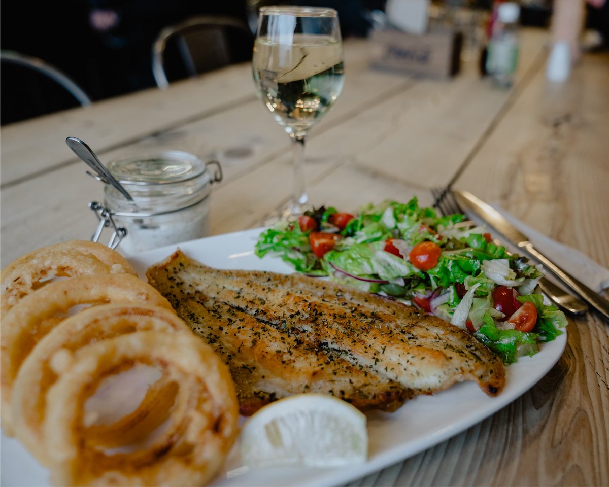 wtf_chippy's tweet image. It&apos;s drink wine day today, so why not treat yourself to a glass of wine with your meal, it would be rude not too.

#fishandchips #chippy #fish #chips #delicious #hammersmith #chiswick #finedining #foodbloggers #drinkwineday #nationaldrinkwineday #mondaymotivation