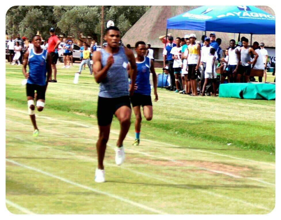 KorbeelHfj's tweet photo. #100mchamp our school's 100m and 200m champ headboy 2019. @samremzy @NCape_Education https://t.co/xTGNsrlLR7