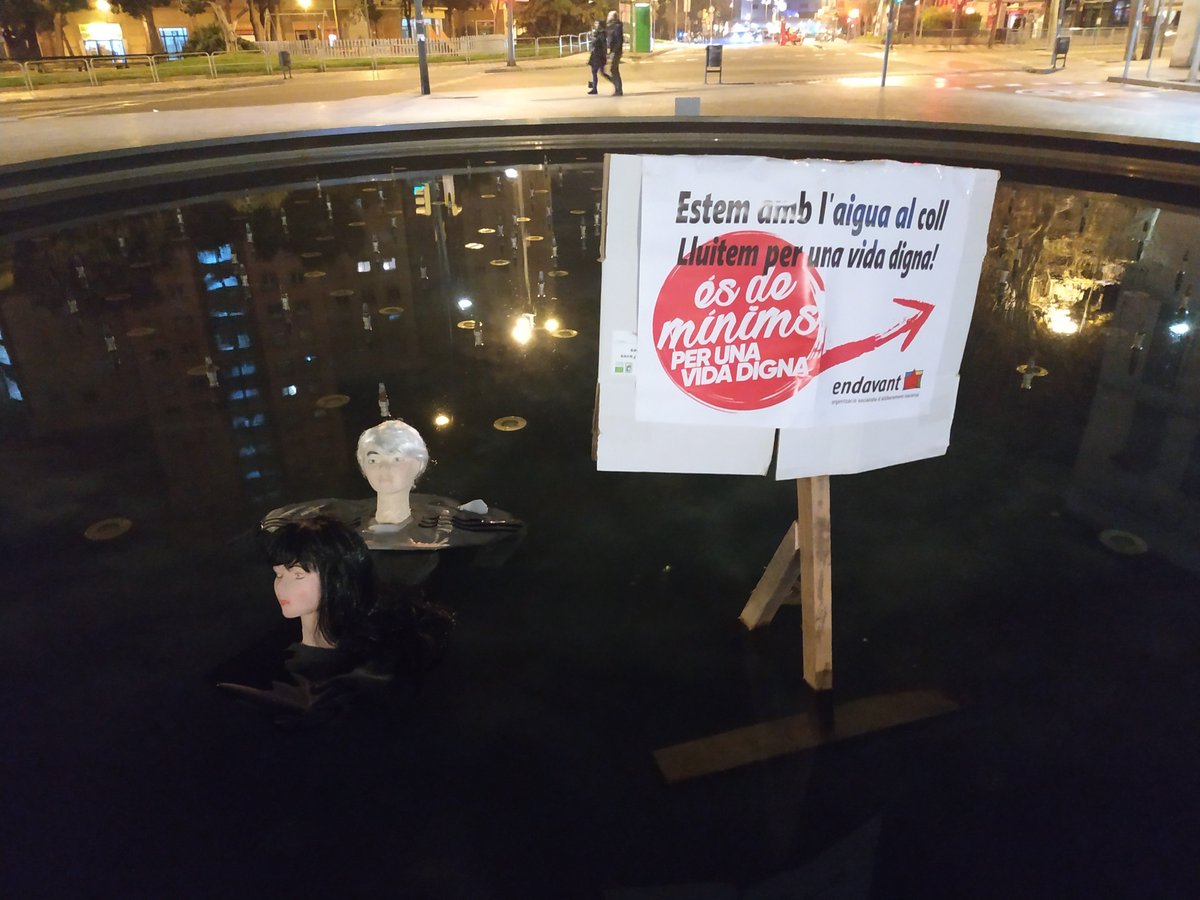 #ÉsDeMínims #AmbLAiguaAlColl
1⃣ Salari mínim de 1200 euros per 30 h. Equiparació salarial real entre homes i dones, i pensions dignes.
2⃣ Regulació del lloguer a un màxim del 10% del salari.
3⃣ Aigua, llum, gas i telecomunicacions públics i a preus socials.