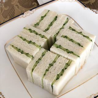 Green Pepper 今日 英国ではキュウリのサンドイッチがアフタヌーンティー には伝統だと聞いた なんでもイギリスの気候ではキュウリが栽培しにくく 新鮮なキュウリのサンドイッチを提供出来るのは広大な土地や温室を持つ裕福な家庭で ステイタスを Green Pepper 今日 英国ではキュウリのサンドイッチがアフタヌーンティー には伝統だと聞いた なんでもイギリスの気候ではキュウリが栽培しにくく 新鮮なキュウリのサンドイッチを提供出来るのは広大な土地や温室を持つ裕福な家庭で ステイタスを