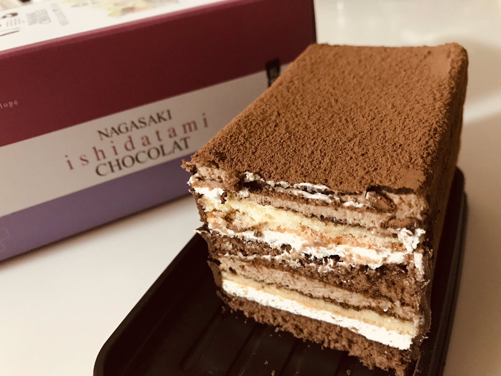 東恭子 白水堂のこももとちょこもも 長崎 の縁起物 桃カステラのミニサイズ ちょこももは勿論チョコカステラ 中華街で売りよったランタンフェスティバル限定のチョコがけよりより よりよりって結構硬い ネオクラシッククローバーの 長崎石畳ショコラ
