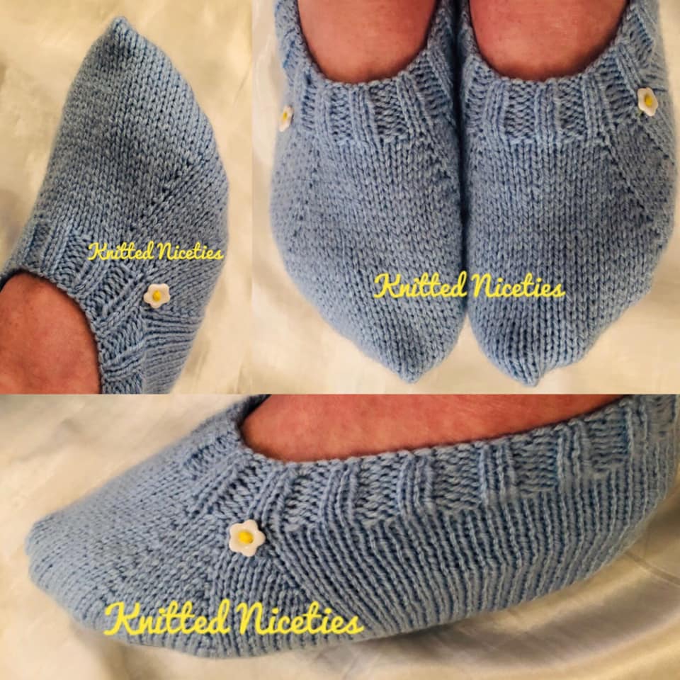 KnittedNiceties's tweet photo. Introducing another #MothersDay #gift
Carpet Slippers adorned with little flower buttons
https://t.co/iMXGiM17uJ https://t.co/0tXJW39ZN7