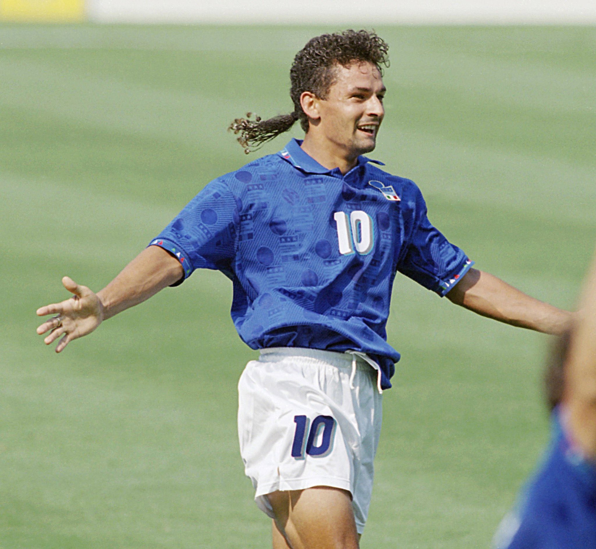  Happy Birthday Roberto Baggio! 52 ys today

He is considered one of the best Italian football player ever. 