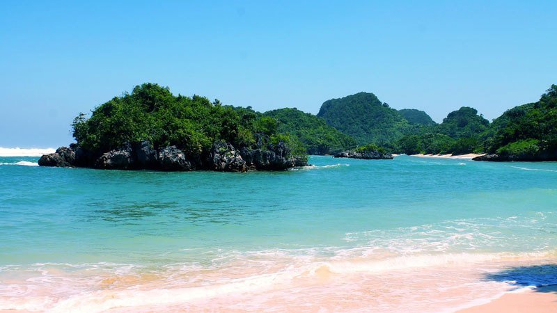 Pantai Bersih dan Tersembunyi