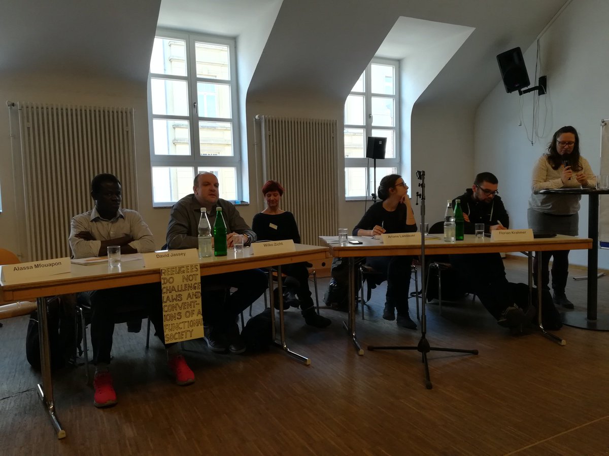 grundrechte1's tweet photo. Ein Stuhl blieb leer: #AlassaM durfte nicht an unserem Ratschlag "Im Namen der Sicherheit?" teilnehmen, das RP Karlsruhe hatte dies abgelehnt: nicht von "öffentlichem Interesse". Soll heißen: Sein Bericht über den #Polizeieinsatz von #Ellwangen ist unerwünscht. Wir protestieren! https://t.co/IigHdDN2o6