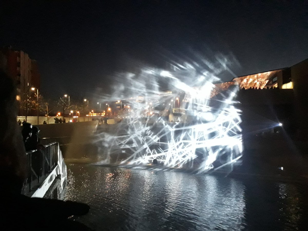 Heu passat pel barri del Poblenou aquesta setmana? Si ho heu fet, segur que heu vist les instal·lacions lumíniques de #LlumBCN19, un festival de llums que ha comptat amb instal·lacions artístiques d'artistes professionals i escoles de #disseny i #art. #Barcelona #DiveBarcelona