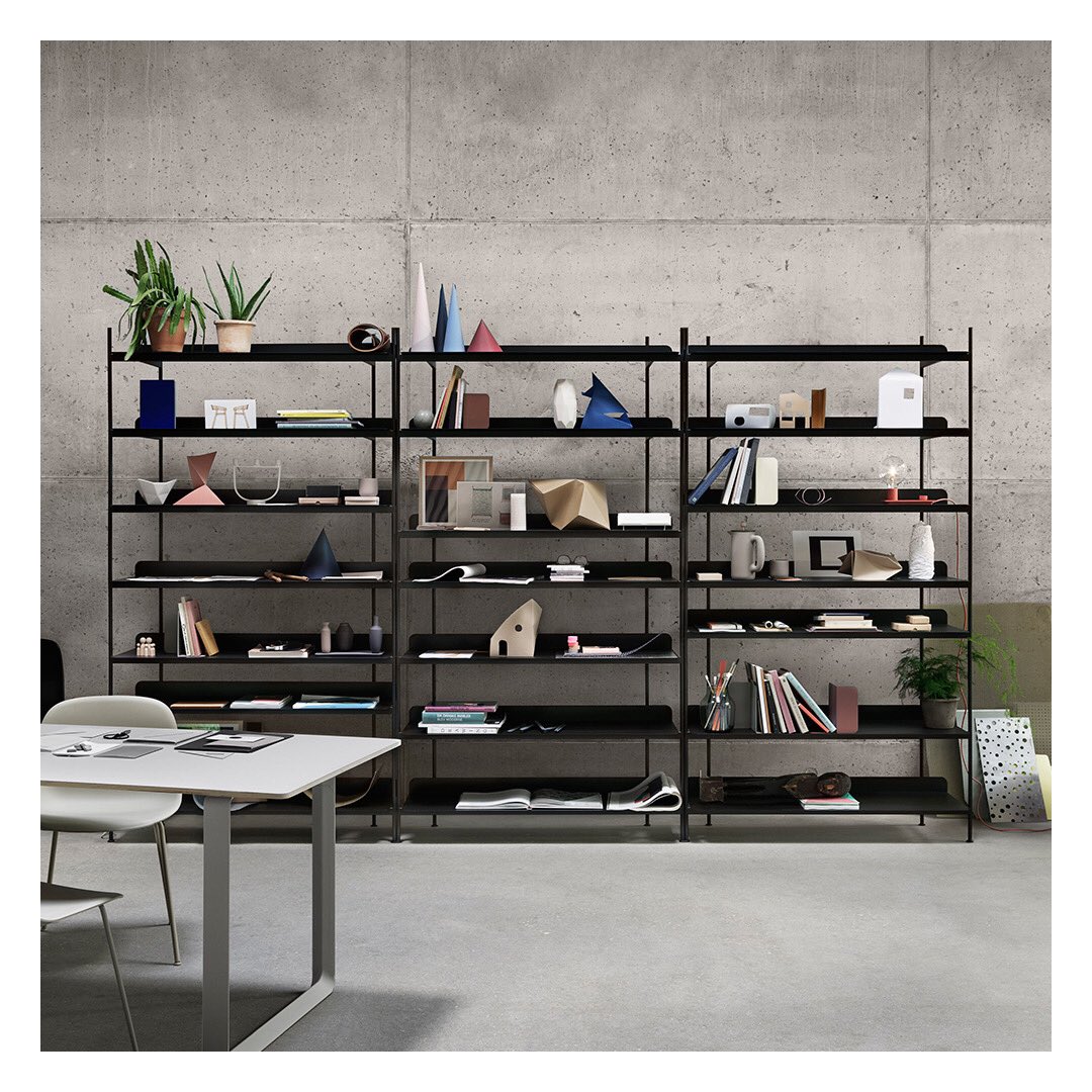 mobler_es's tweet image. Organízate con @muutodesign 
El sistema Compile Shelving System de @ceciliemanz puede configurarse según tu espacio y necesidades individuales.