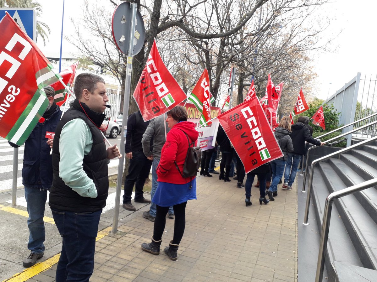 CCOOAYESA's tweet image. Comenzamos la concentración en defensa del convenio de ingenierías y contra la precariedad del sector. Situación que @AyesaNews pretende aprovechar para arrebatar derechos y salario a sus trabajadores