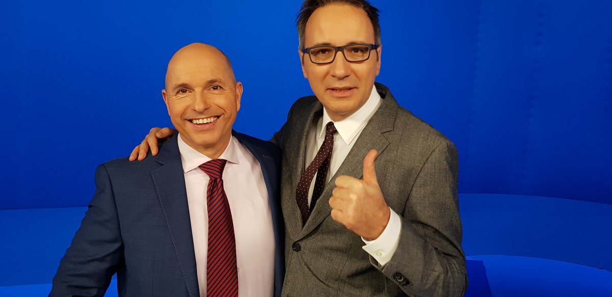 Meine letzte Nachrichtenwoche beim #mdr_th beginnt. Ich habe ein stark tränendes Auge. 😢 Aber mein Kollege Quasi <a href="/SQuasebarth/">Steffen Quasebarth, MdL</a> wird mich wohl trösten. 😀 Mit ihm werden es nochmal sieben lustige Tage im Studio!