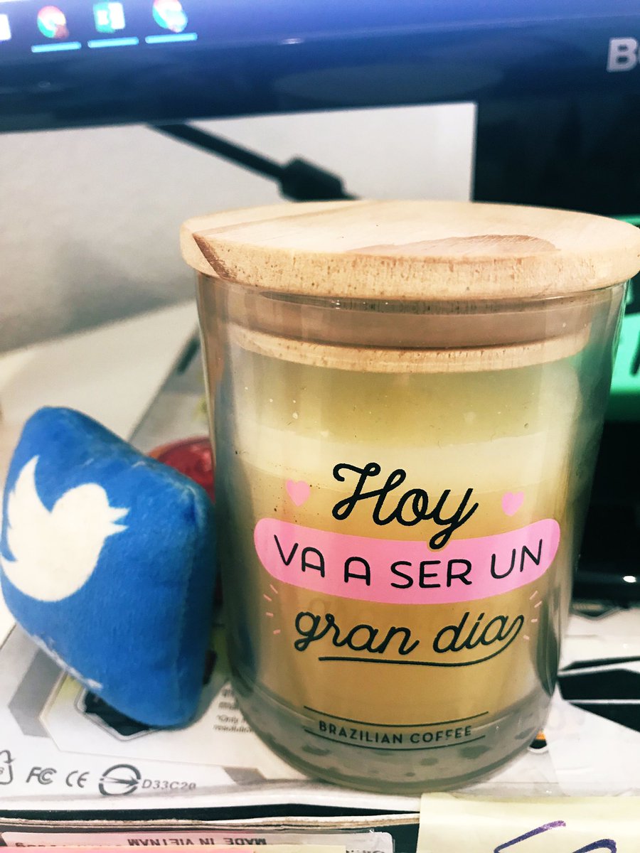 La vela que me regalaste, amigo @El_Heavyllista, la puse en la ofi y cuando he llegado esta mañana no he podido evitar ponerme a llorar, pero ¿sabes qué? me dejas un gran mensaje, me dejas tanto cariño y tantas cosas buenas que solo puedo agradecerte ser amigo mío. Te Quiero!! ❤️